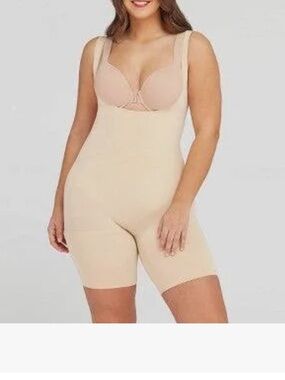 Assets by Spanx Remarkable Results Open Bust Shaping Bodysuit Medium NWT